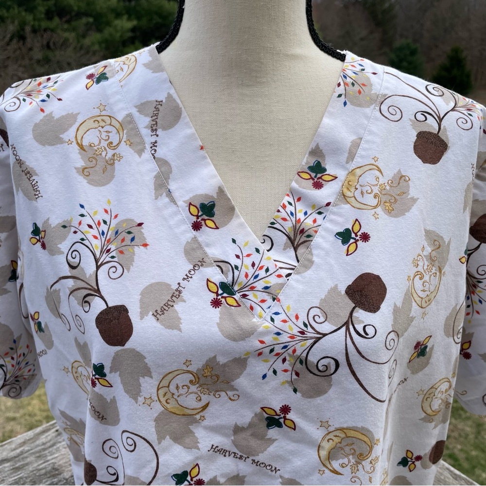 UA Scrubs scrub top harvest moon thanksgiving acorns fall autumn leaves S/M